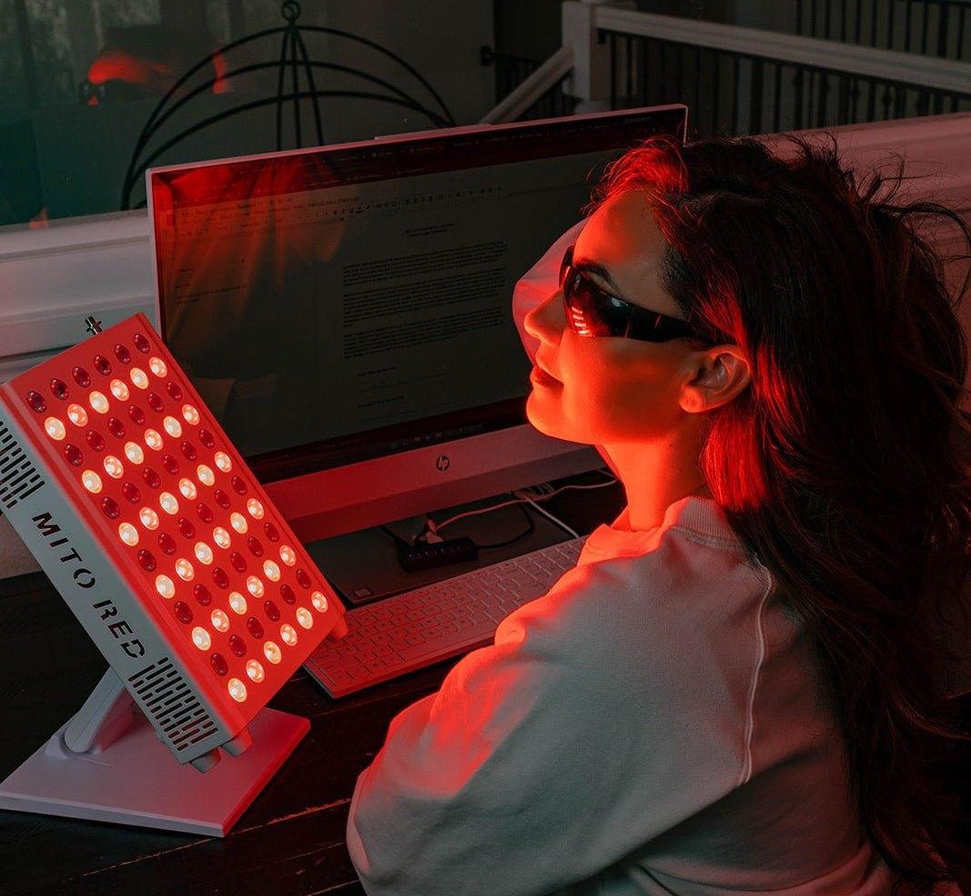 Red Light Therapy: Complete Guide to Benefits, Risks & Devices