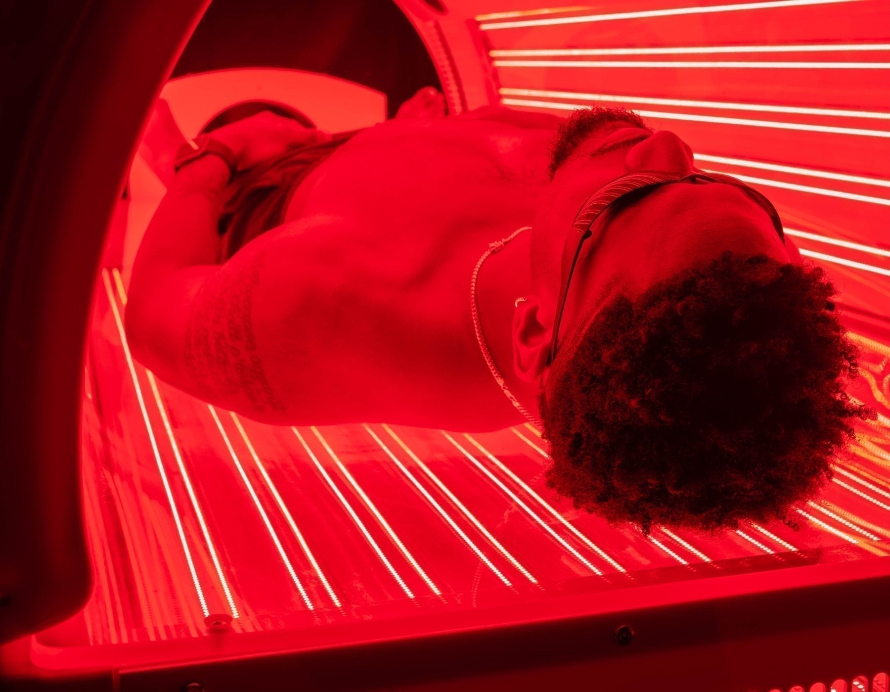 Red Light Therapy Beds vs. Tanning Beds: What's the Difference?