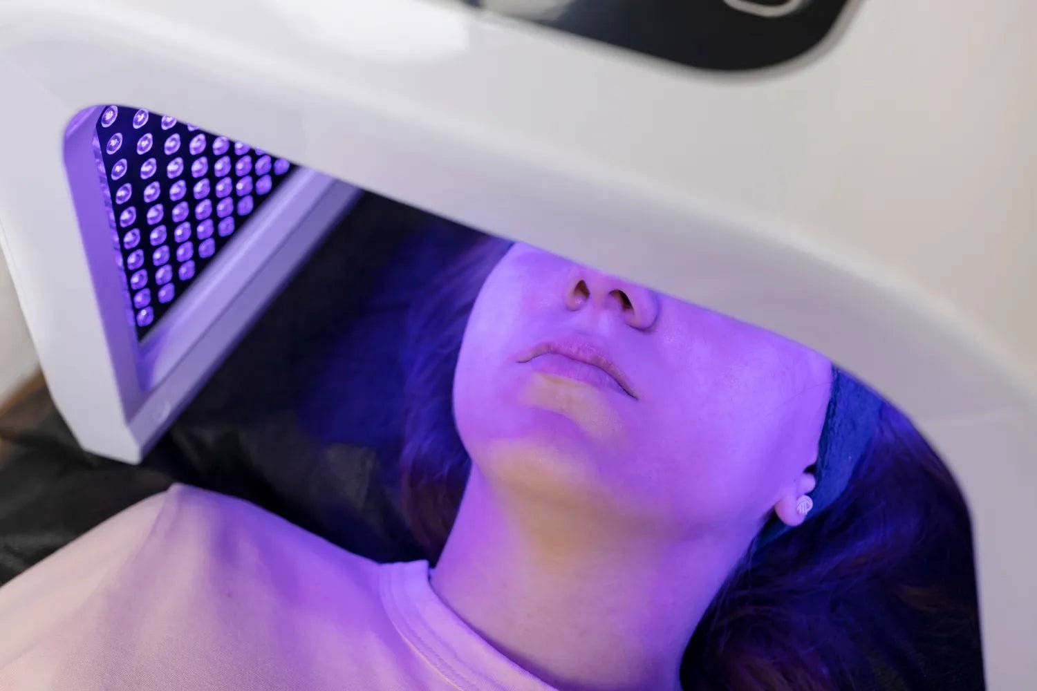 Red Light vs. Blue Light Therapy: What’s the Difference?