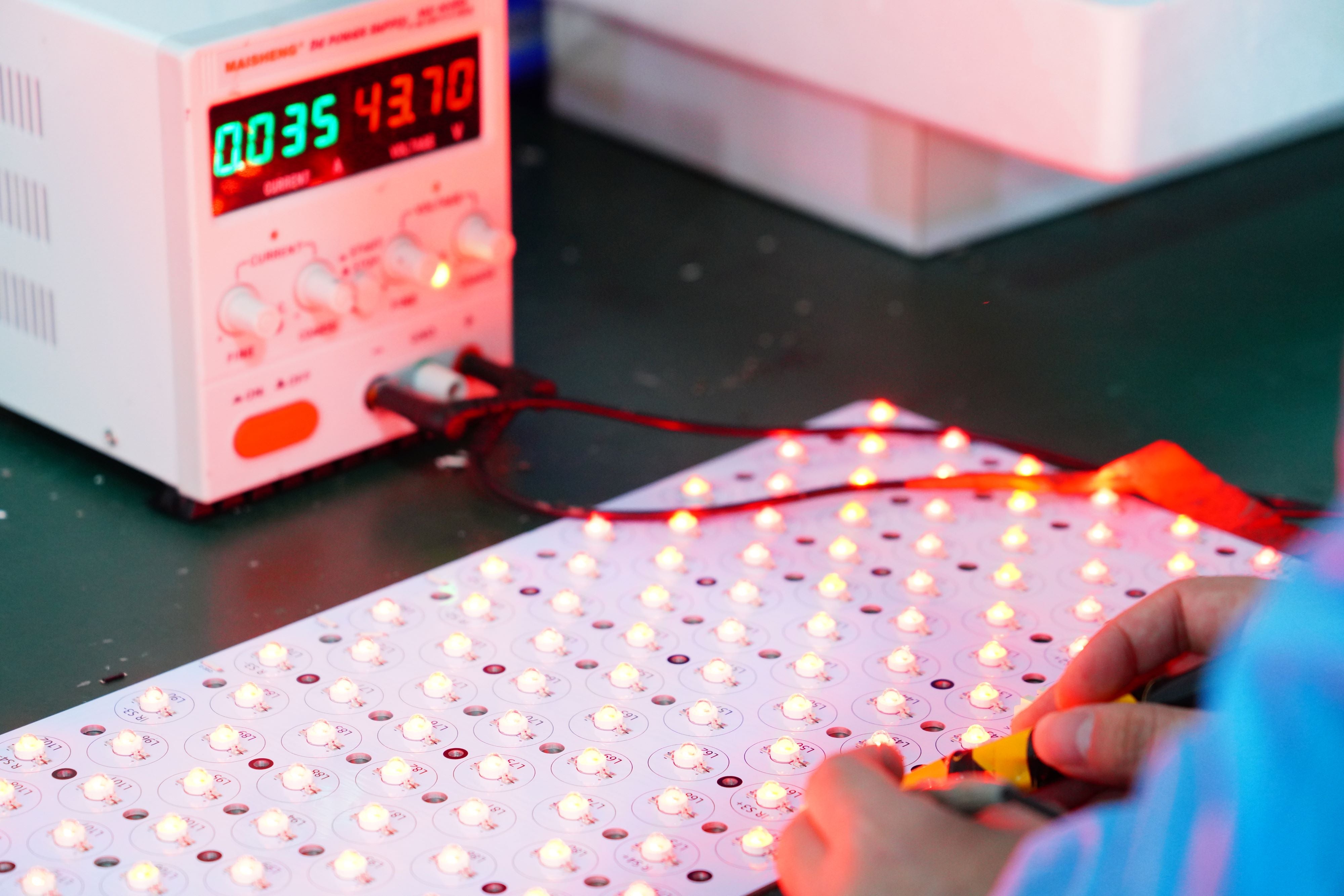 MitoPRO X Series Mito Red Light Dual Chip Dual Circuit LED Panel Series MitoPRO X Series Mito Red Light Dual Chip Dual Circuit LED Panel Series
